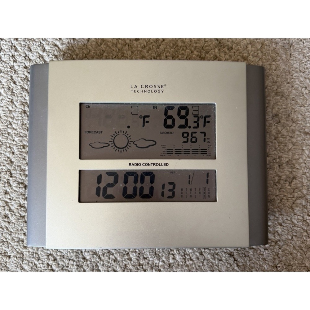 LA CROSSE Digital Atomic Radio Automatic Set Clock Wireless Weather Forecast